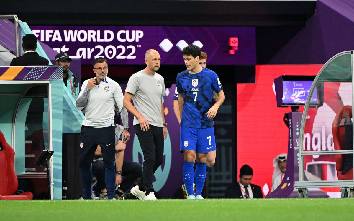 Gregg Berhalter and Gio Reyna at World Cup